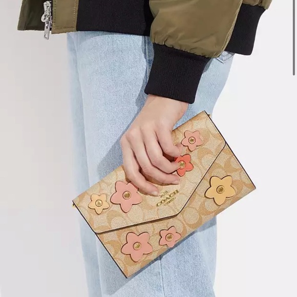 Coach Envelope Clutch Crossbody In Signature Canvas With Floral Applique - Picture 5 of 8